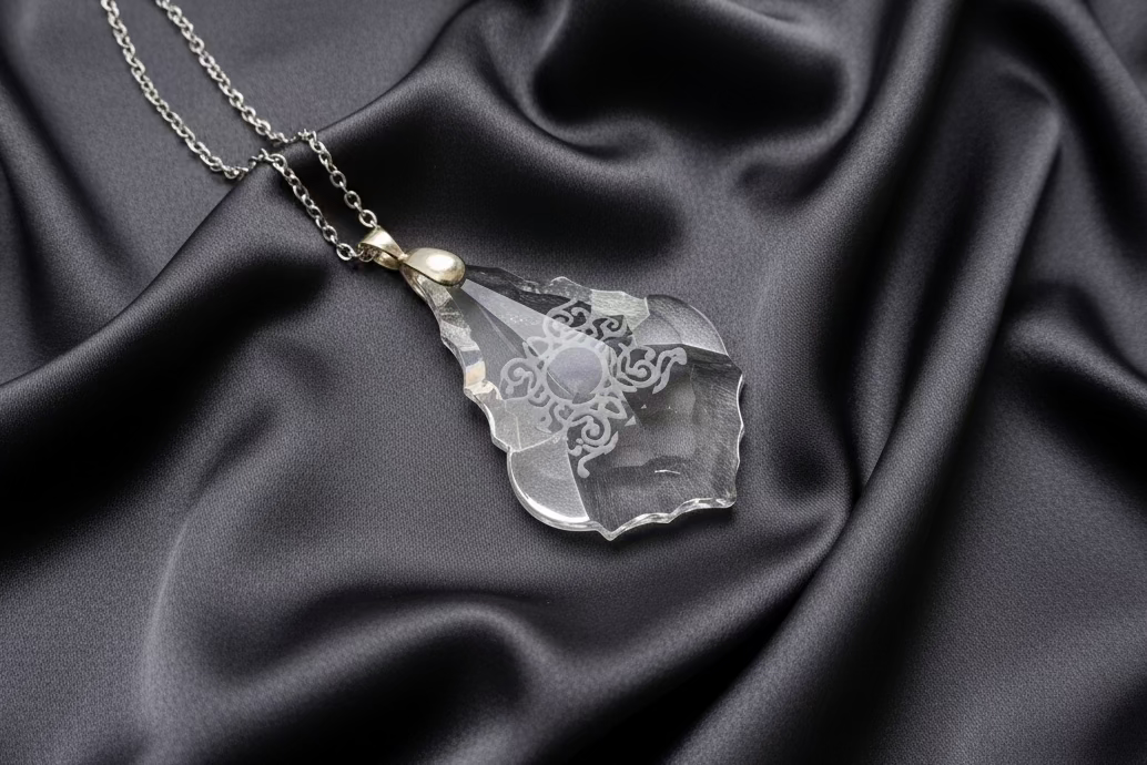 ⚜️Baroque Glass Drop Pendant