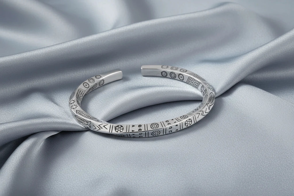 Möbius Infinity Cuff