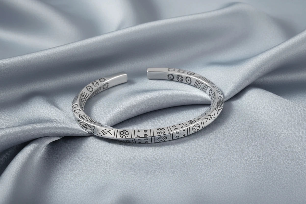 Möbius Infinity Cuff