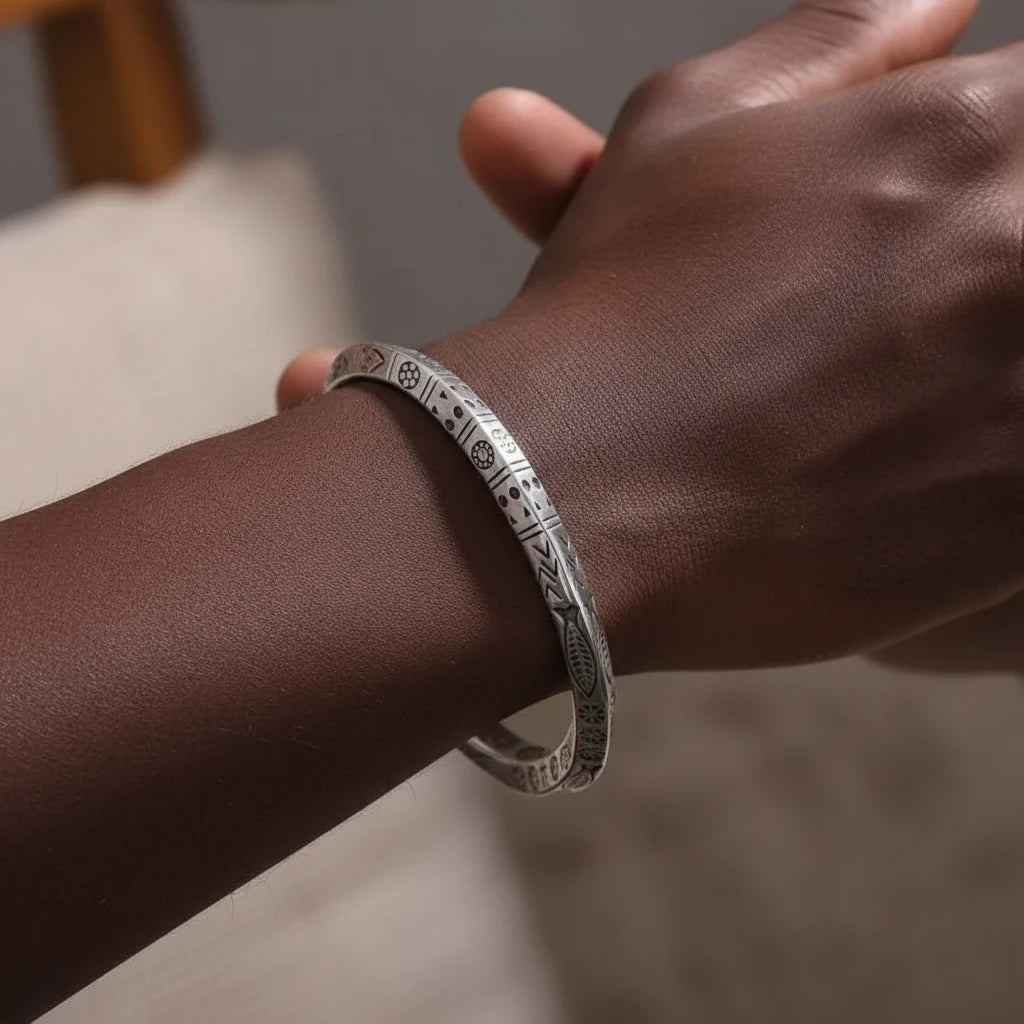 Möbius Infinity Cuff