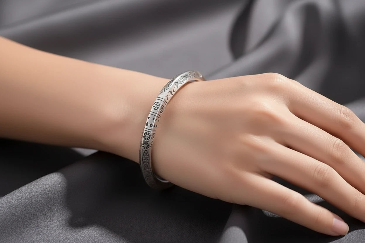 Möbius Infinity Cuff